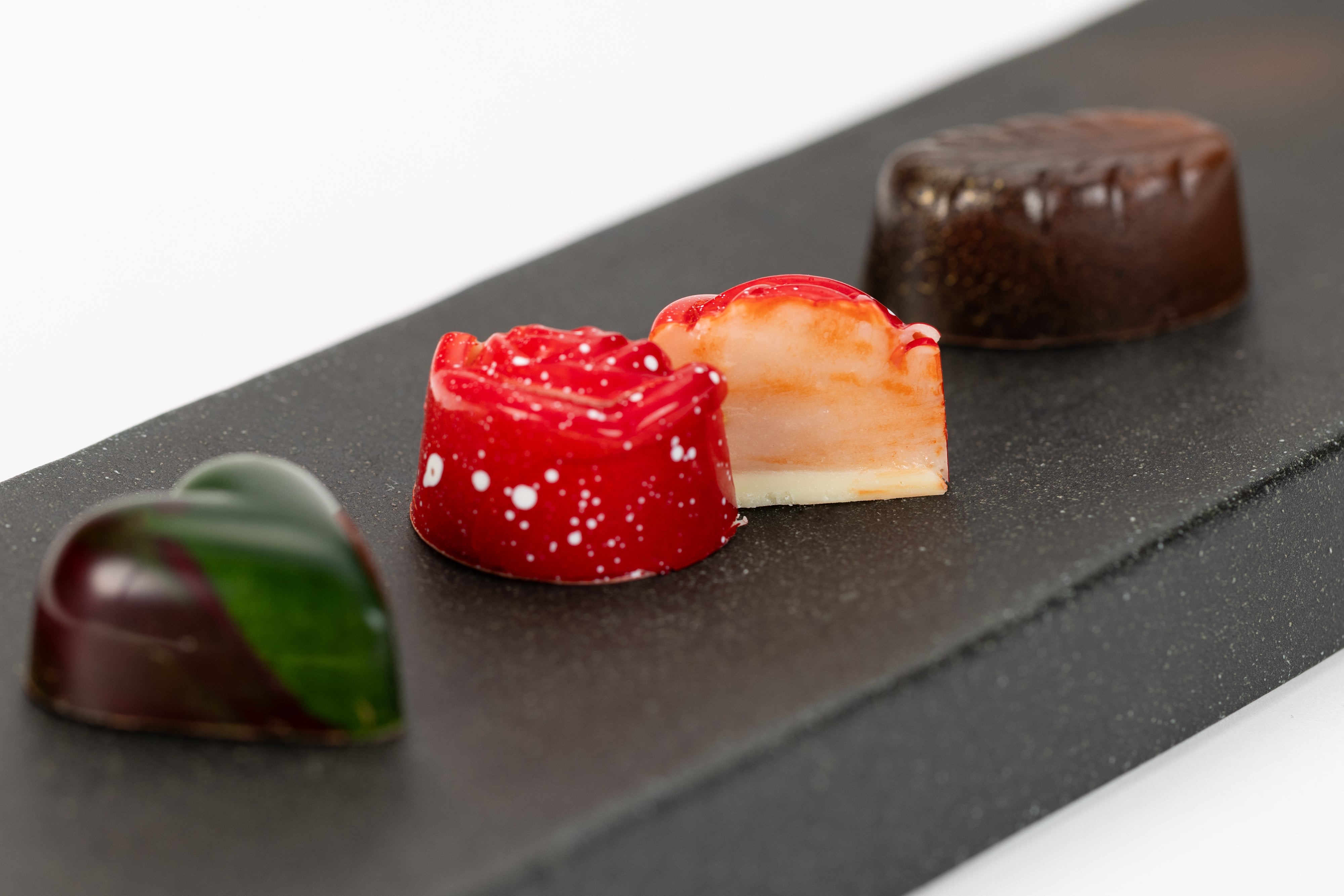 【予約販売・数量限定】<br class="sp-none">「しあわせの扉」<br class="sp-none">苺3種のショコラ