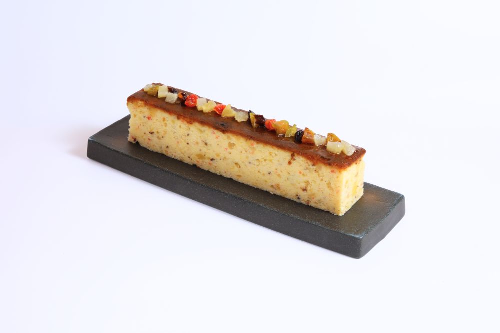<br class="sp-none">明神館オリジナル<br class="sp-none">ドライフルーツのパウンドケーキ