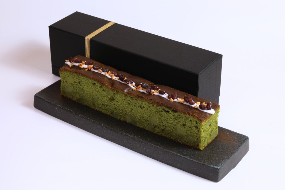 <br class="sp-none">明神館オリジナル<br class="sp-none">抹茶のパウンドケーキ