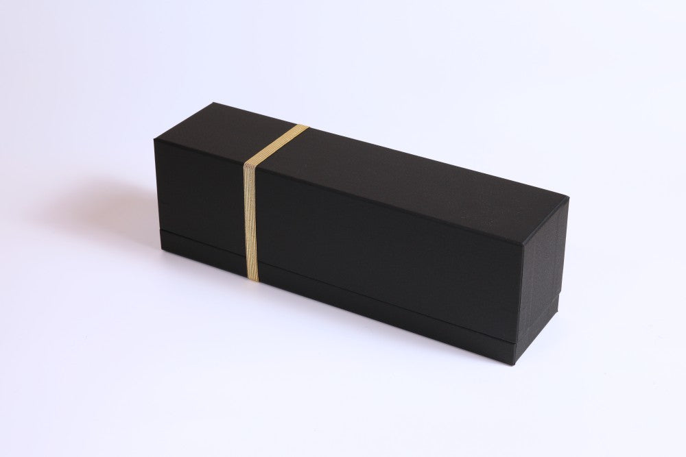 <br class="sp-none">明神館オリジナル<br class="sp-none">オレンジピールのパウンドケーキ